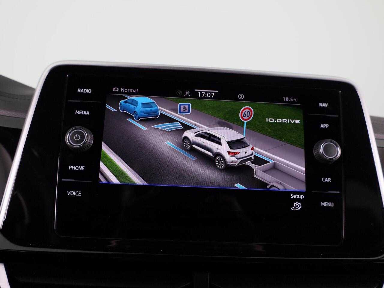 Volkswagen T-Roc 1.5 TSI R-Line 150 PK DSG | Navigatie | Trekhaak afneembaar | ErgoActive Stoel Pakket | Parkeercamera |