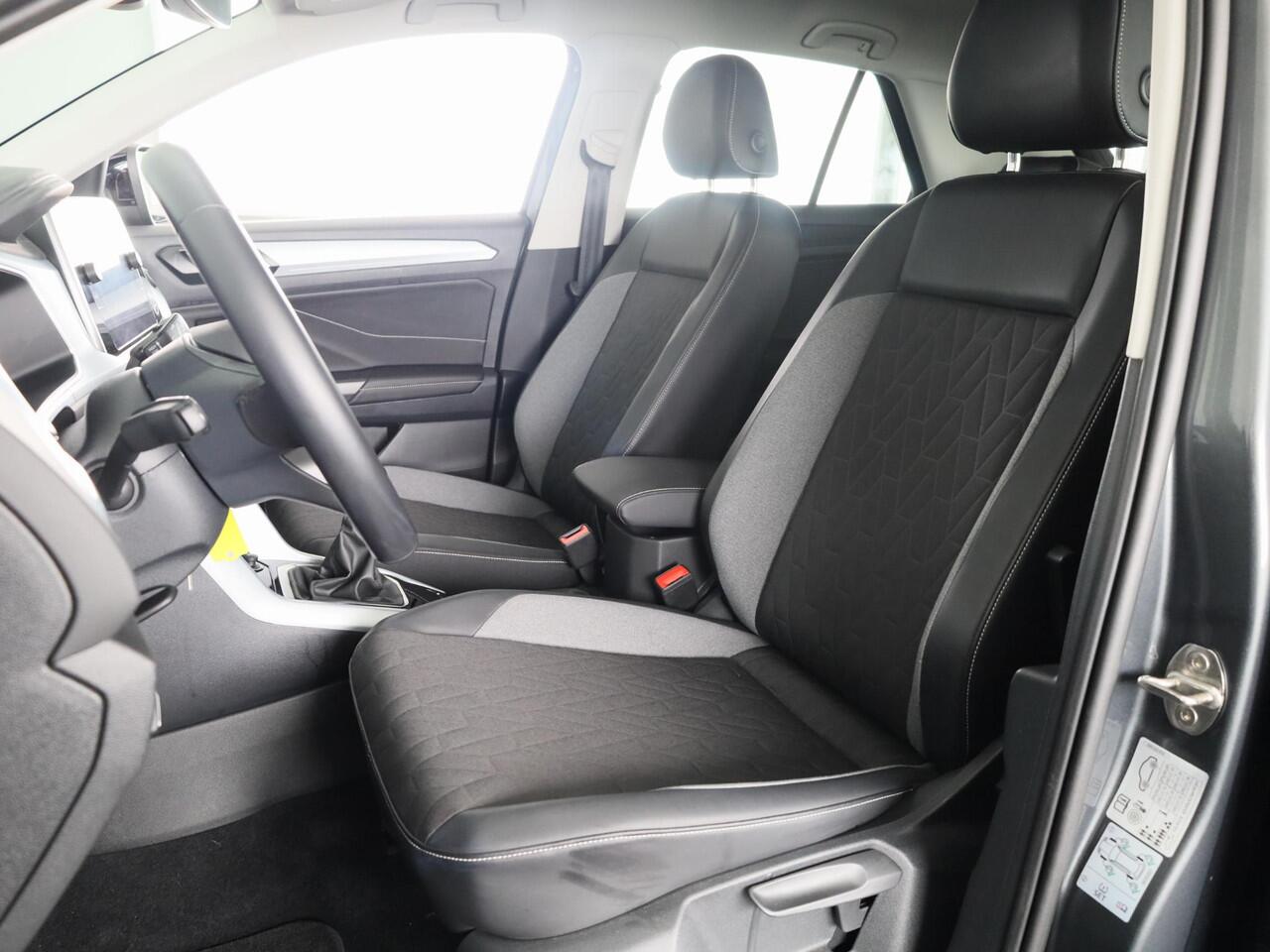 Volkswagen T-Roc 1.0 TSI Life Edition GOAL 115 PK | Navigatie | automatische Airco | Parkeer assistent |