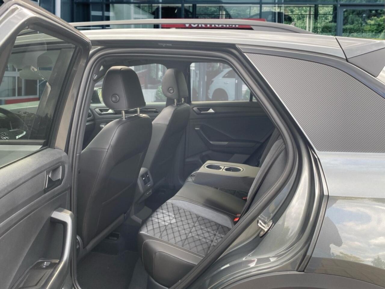 Volkswagen T-Roc 1.5 TSI DSG R-LINE BLACK-OPTIC PANO-DAK/TREKHAAK/CAMERA/CARPLAY/ACC