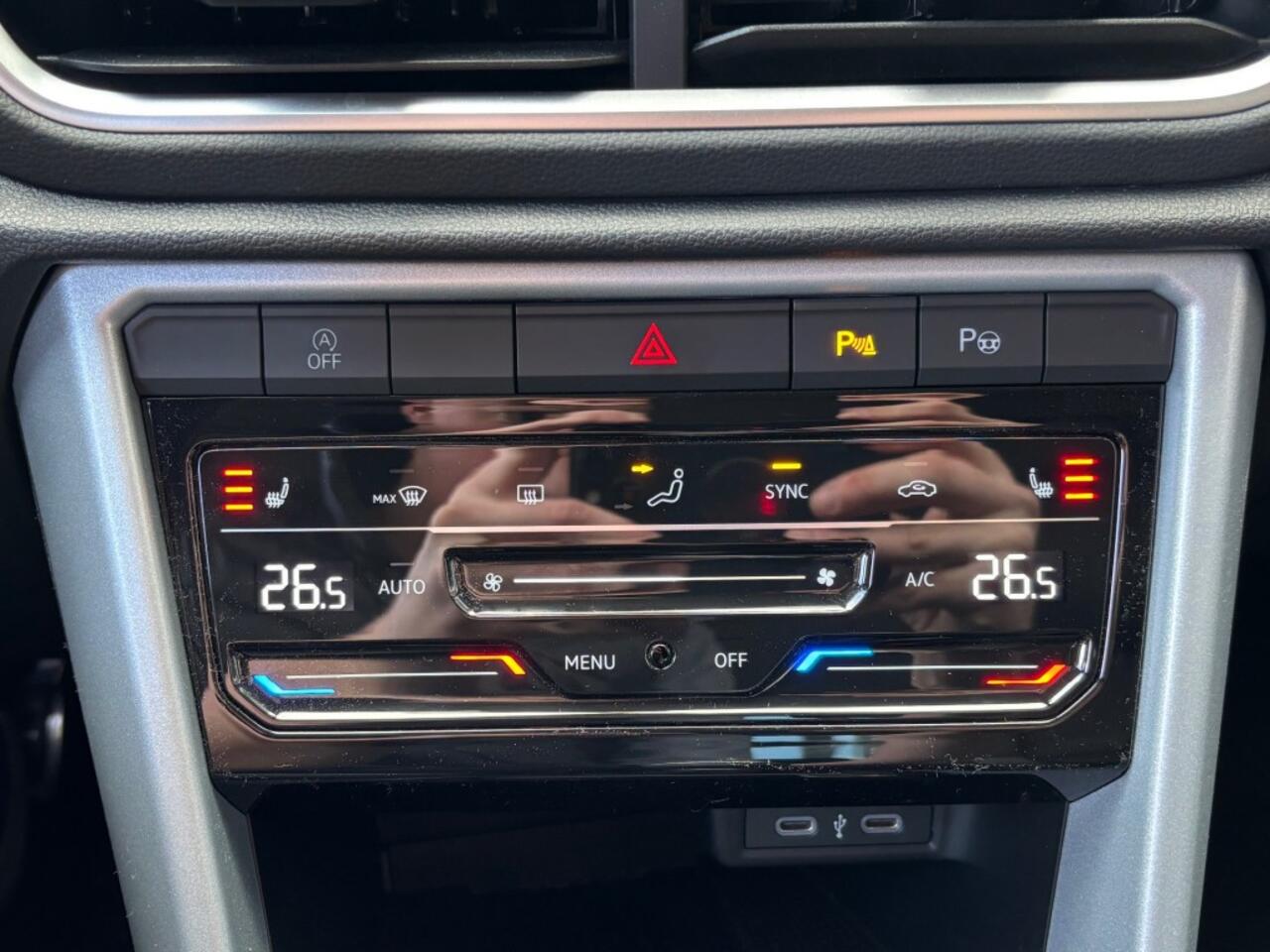 Volkswagen T-Roc 1.0 TSI GOAL EDITION AIRCO NAVI PDC LMV STOELVW