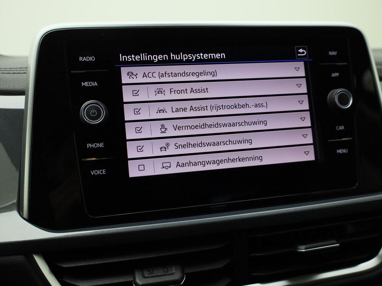 Volkswagen T-Roc 1.5TSI/150PK Style DSG · Navigatie · Apple/Android · Trekhaak · Stoelverwarming · Garantie tot januari 2027