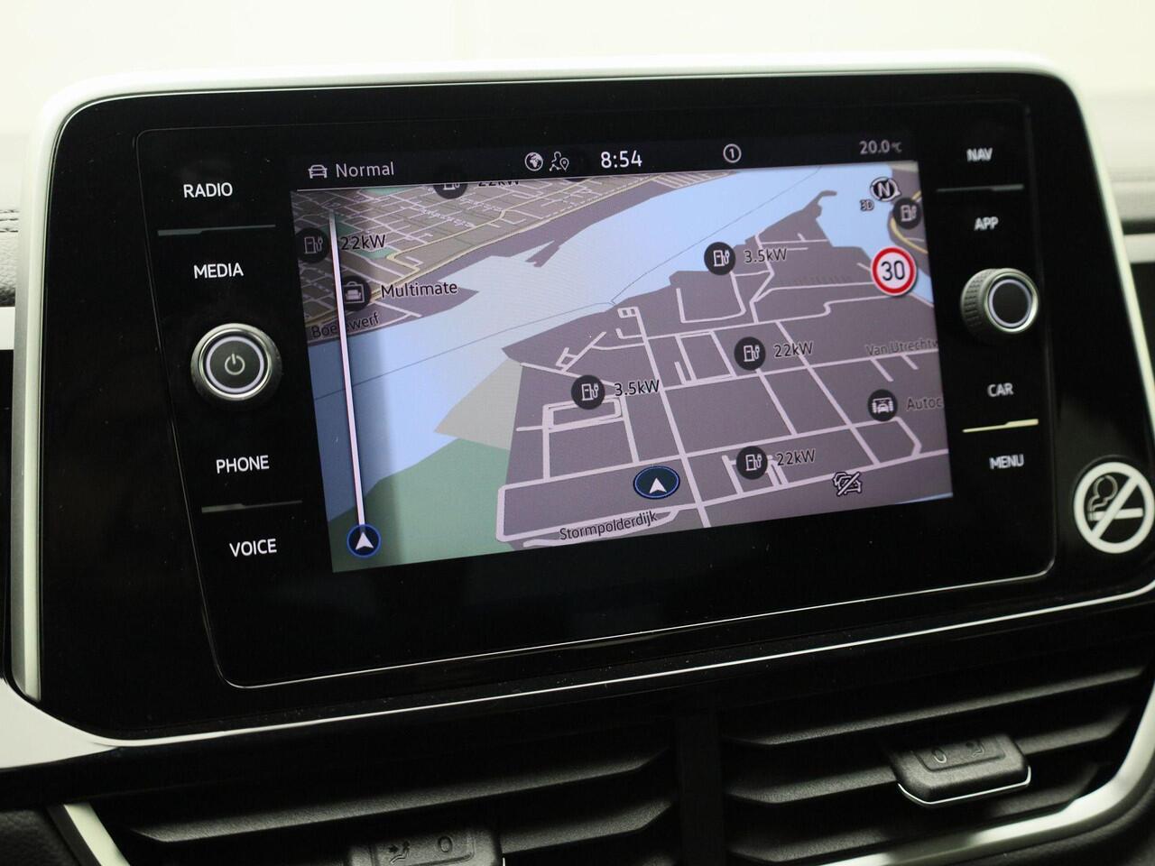 Volkswagen T-Roc 1.5TSI/150PK R-Line DSG · Camera · Apple/Android Car Play · Navigatie · Trekhaak · Apple/Android · Garantie tot februari 2027