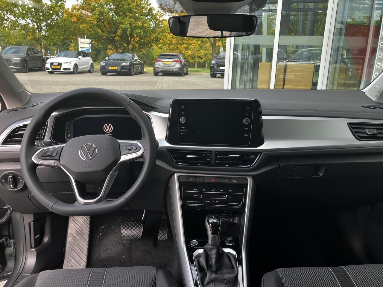 Volkswagen T-Roc Life Edition 1.5 110 kW / 150 pk TSI SUV 7 versn. DSG | Trekhaak afneembaar | Climatronic |