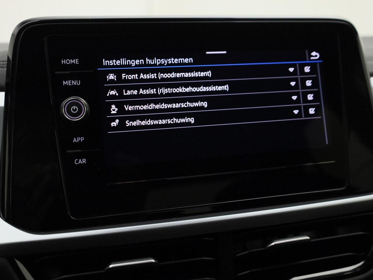 Volkswagen T-Roc 1.0TSI/116PK Life · Apple/Android · Stoelverwarming · LED · Garantie tot januari 2027