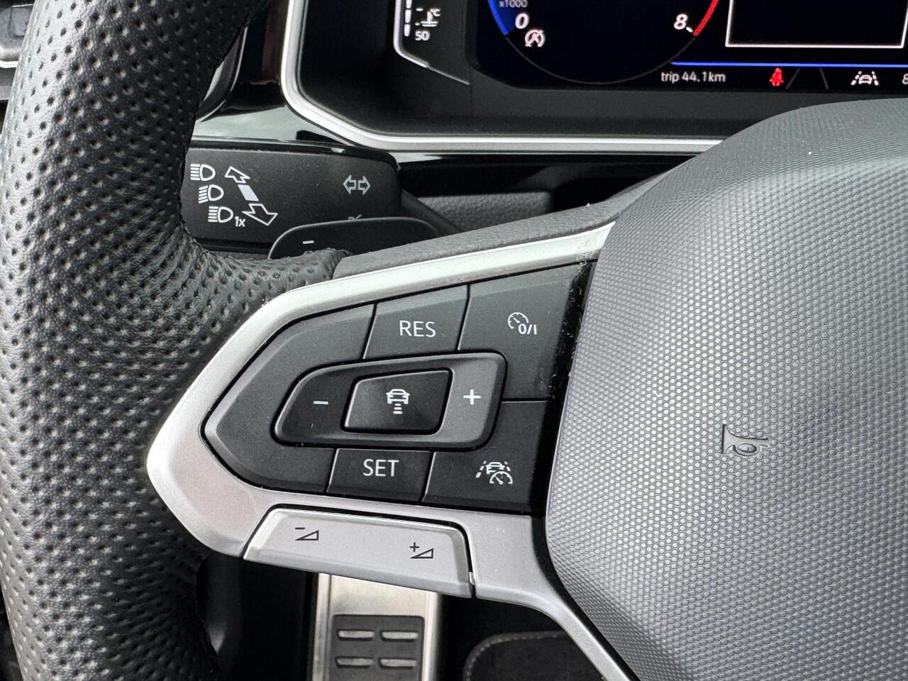 Volkswagen T-Roc 1.5 TSI R-Line AUTOMAAT | Camera | Stoelverw. | El.klep | Blindspot