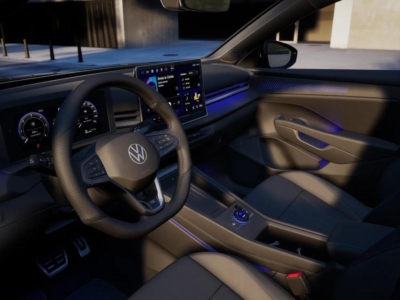 Volkswagen T-Roc R-Line First Edition 1.5 eTSI 110 kW / 150 PK SUV | Interieur Pakket leder 'Varenna' | Black Style Pakket | Panoramaschuif-kanteldak | Trekhaak | Koplampverlichting matrix-led (IQ.LIGHT) | Assistance Pakket | Elek. achterklep