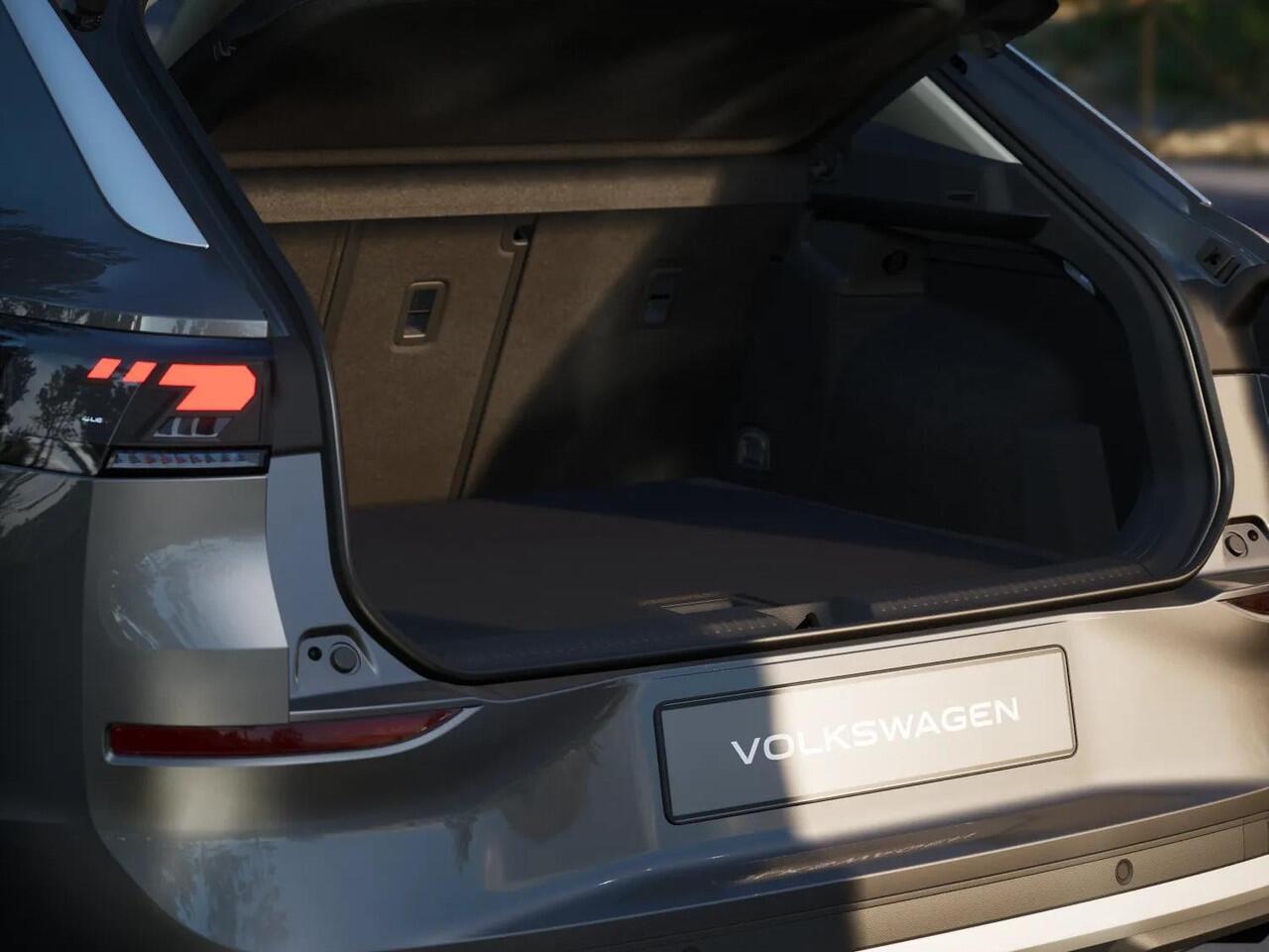 Volkswagen T-Roc Style First Edition 1.5 eTSI 85 kW / 116 PK SUV 7 | Assistance Pakket | Trekhaak | Elek. achterklep | Velgen 'Vancouver', 19 inch lichtmetaal | Zwart dak