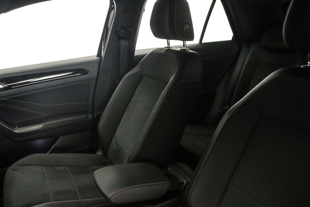 Volkswagen T-Roc R-Line 1.5 TSI 150pk DSG Automaat Trekhaak, Adaptive cruise control, Achteruitrijcamera, Navigatie, Stoelverwarming, Sportonderstel