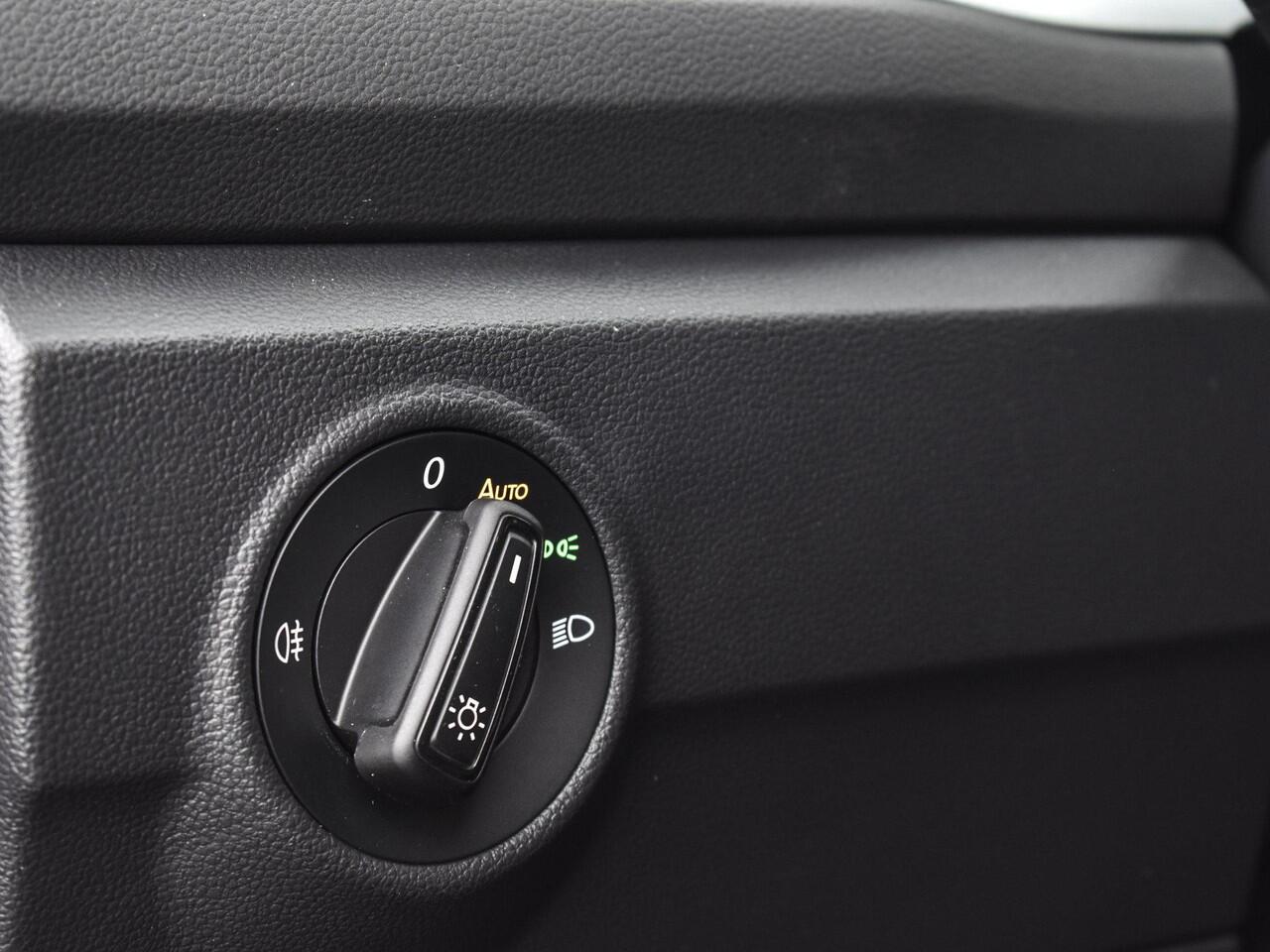 Volkswagen T-Roc 1.5 TSI 150pk DSG Life Edition · Apple/Android Car Play · Navigatie · Camera · P-Sensoren · Park Assist · 17'' Inch · Garantie t/m Februari 2027