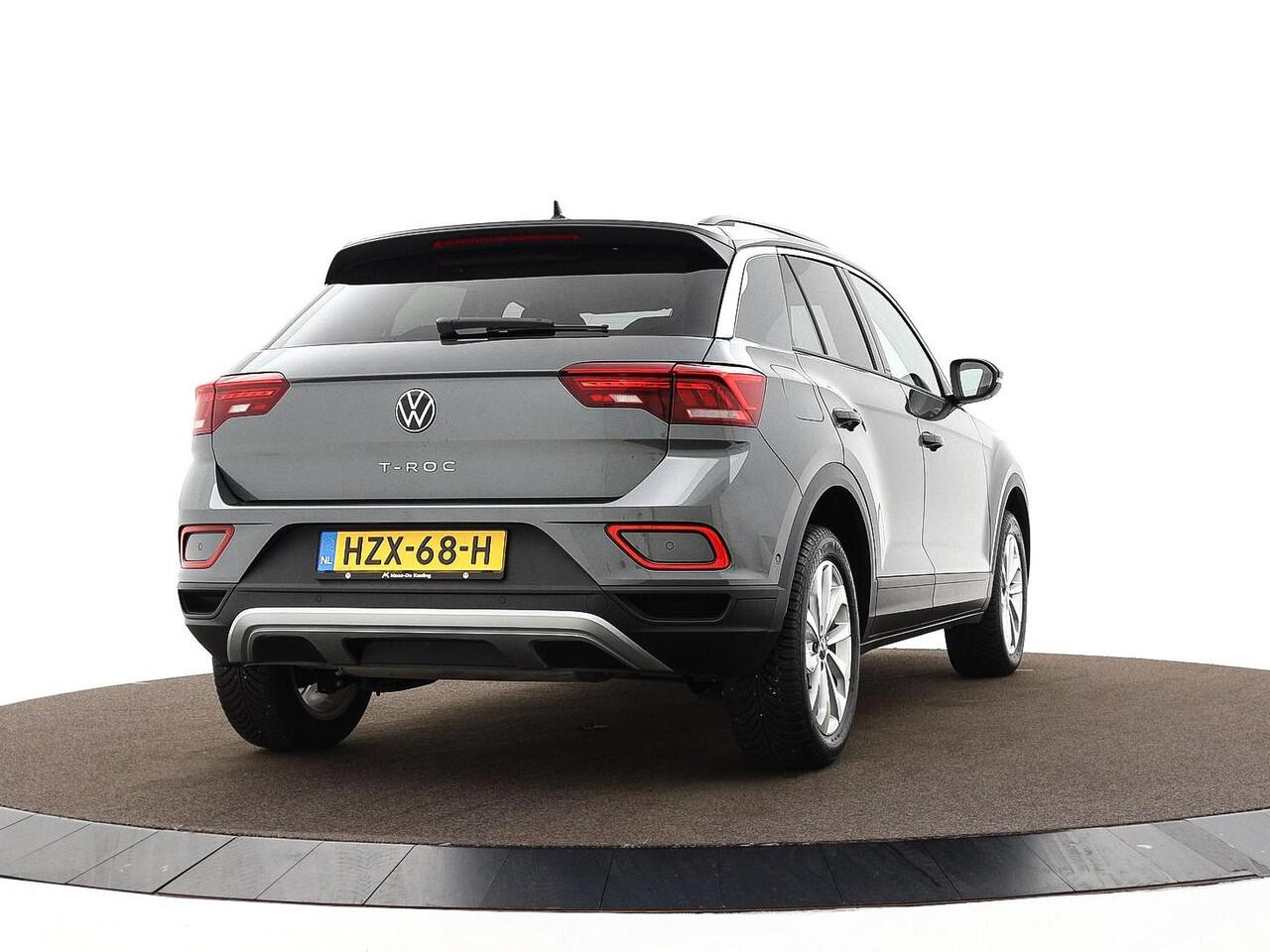 Volkswagen T-Roc 1.5 TSI 150pk DSG Life Edition · Apple/Android Car Play · Navigatie · Camera · P-Sensoren · Park Assist · 17'' Inch · Garantie t/m Februari 2027