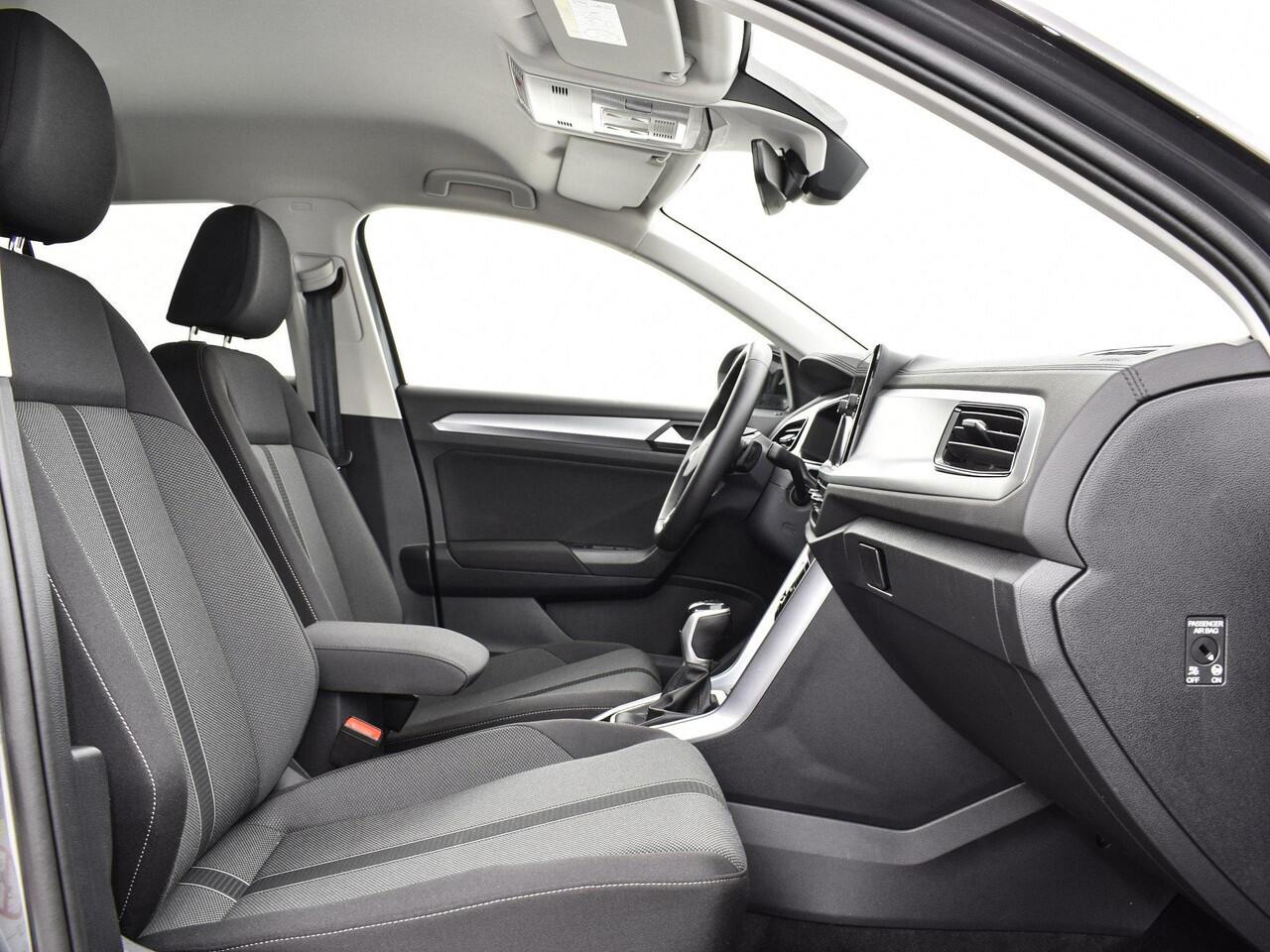 Volkswagen T-Roc 1.5 TSI 150pk DSG Life Edition · Apple/Android Car Play · Navigatie · Camera · P-Sensoren · Park Assist · 17'' Inch · Garantie t/m Februari 2027