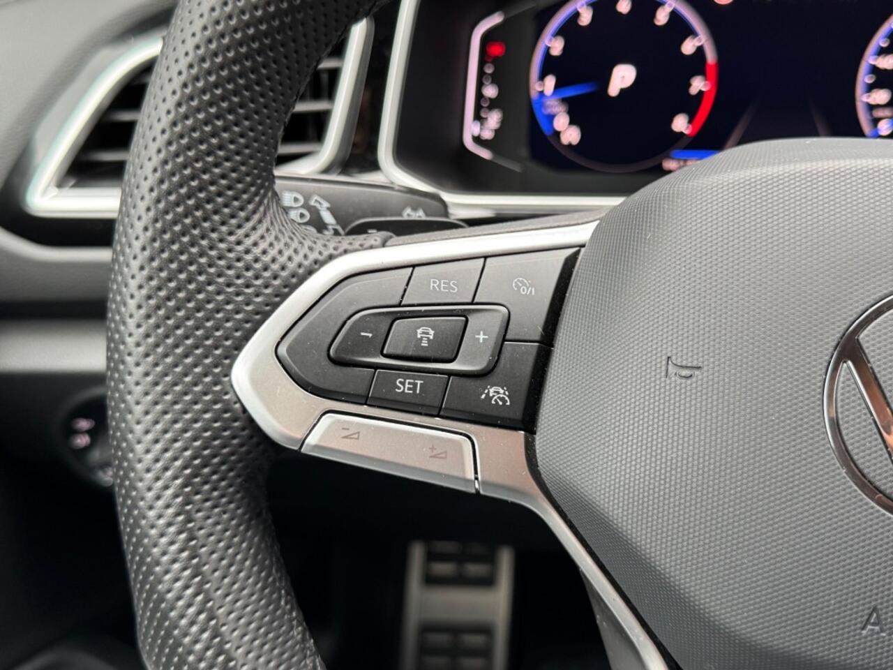 Volkswagen T-Roc 1.5 TSI R-Line Ed. - adaptive cruise - IQLight - camera