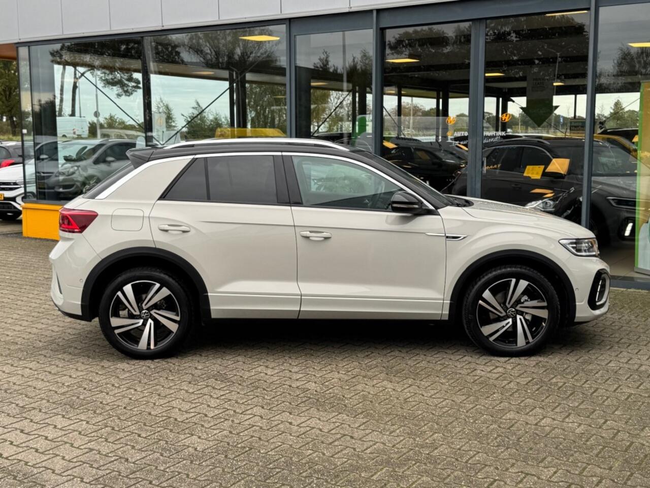 Volkswagen T-Roc 1.5 TSI R-Line Ed. - adaptive cruise - IQLight - camera