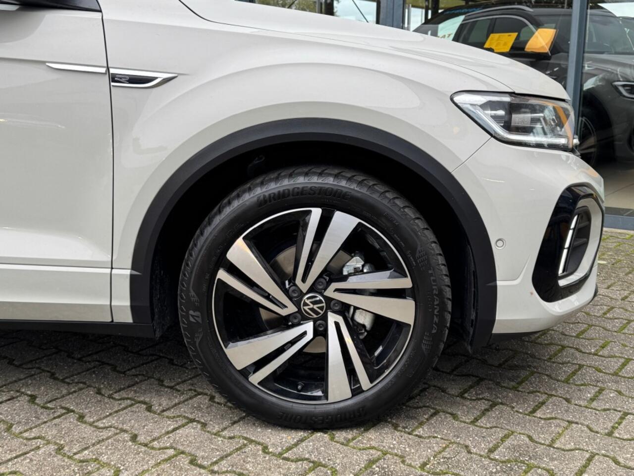 Volkswagen T-Roc 1.5 TSI R-Line Ed. - adaptive cruise - IQLight - camera