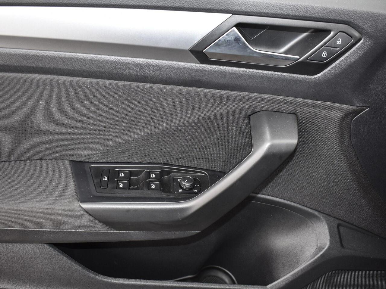 Volkswagen T-Roc 1.5 TSI 150pk DSG Life Edition · Keyless · Camera · Apple/Android Car Play · Navigatie · Stoelverwarming · 17'' Inch ·