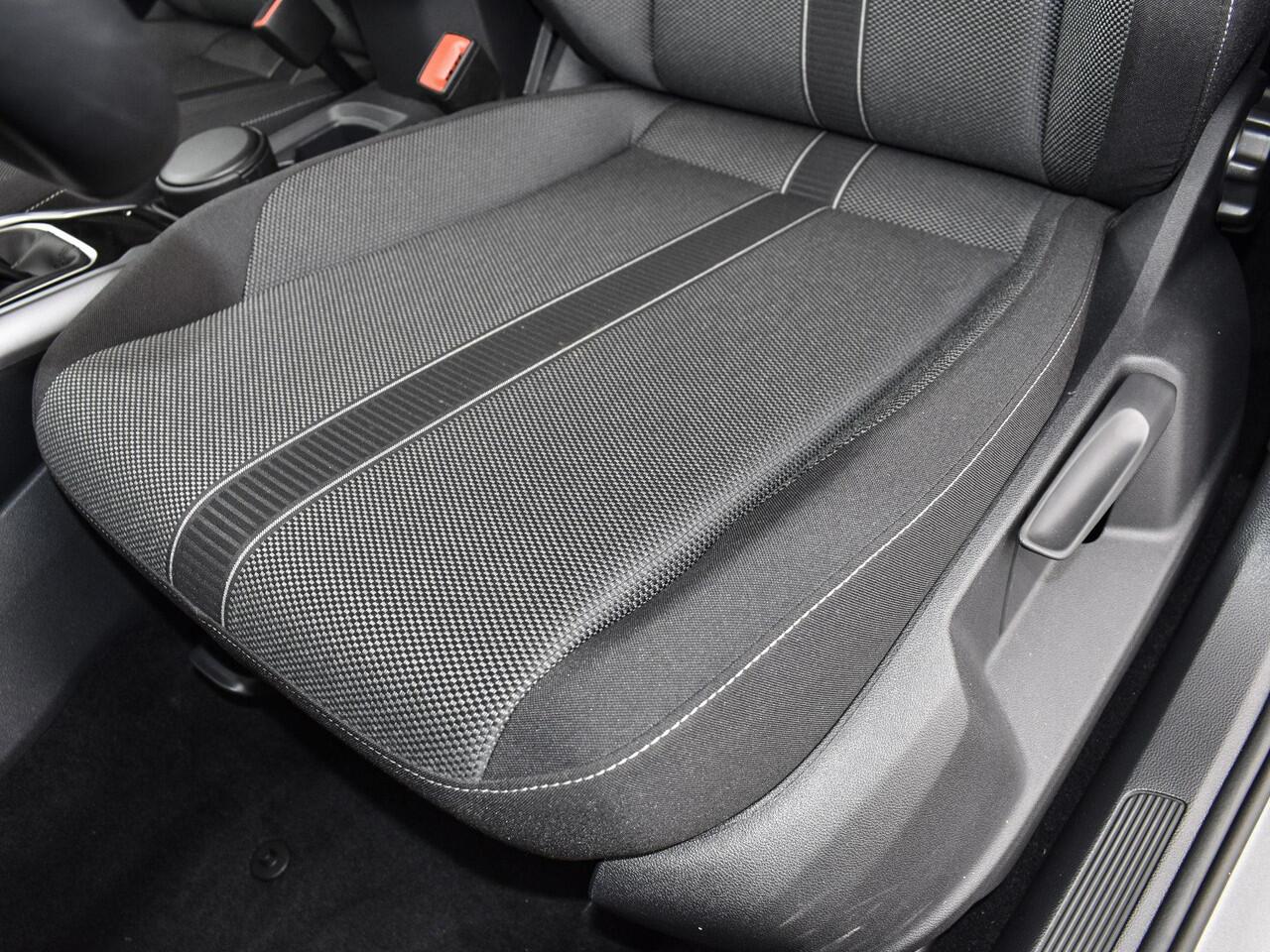 Volkswagen T-Roc 1.5 TSI 150pk DSG Life Edition · Keyless · Camera · Apple/Android Car Play · Navigatie · Stoelverwarming · 17'' Inch ·