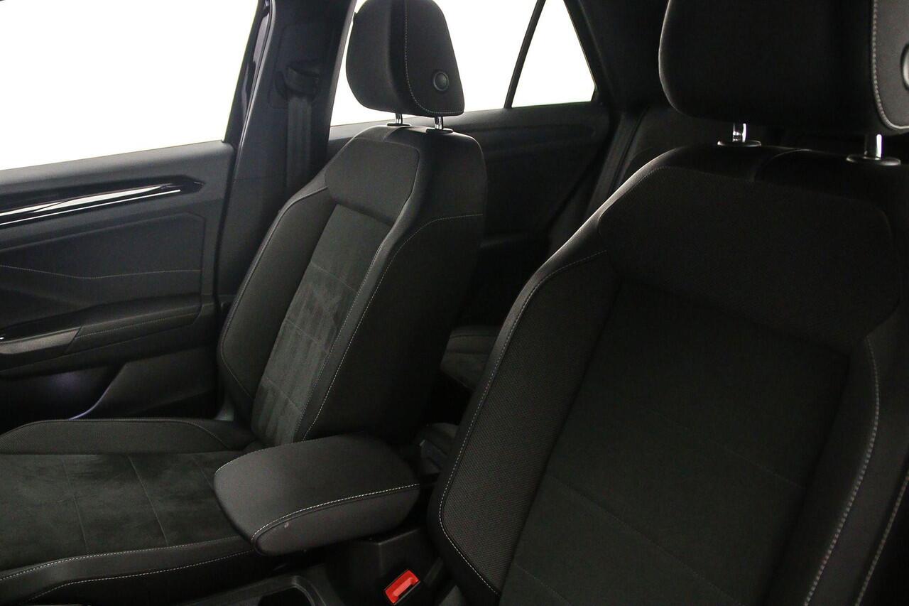 Volkswagen T-Roc R-Line Edition 1.5 TSI 150pk DSG Automaat Trekhaak, Adaptive cruise control, Navigatie, Achteruitrijcamera, Stoelverwarming, LED koplampen, Parkeersensoren