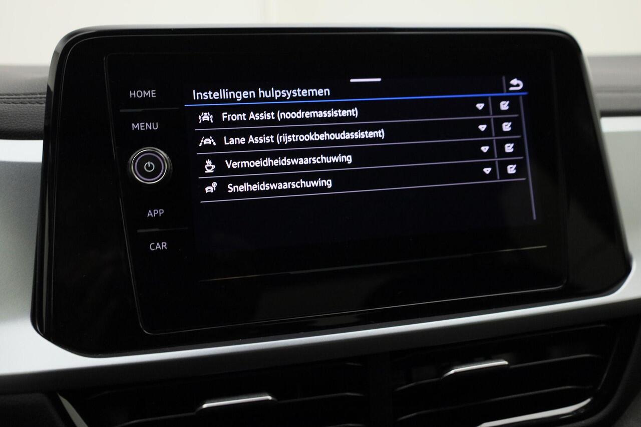 Volkswagen T-Roc 1.0TSI/116PK Life · Apple/Android Car Play · Stoelverwarming · Parkeersensoren · LED · Garantie tot januari 2027