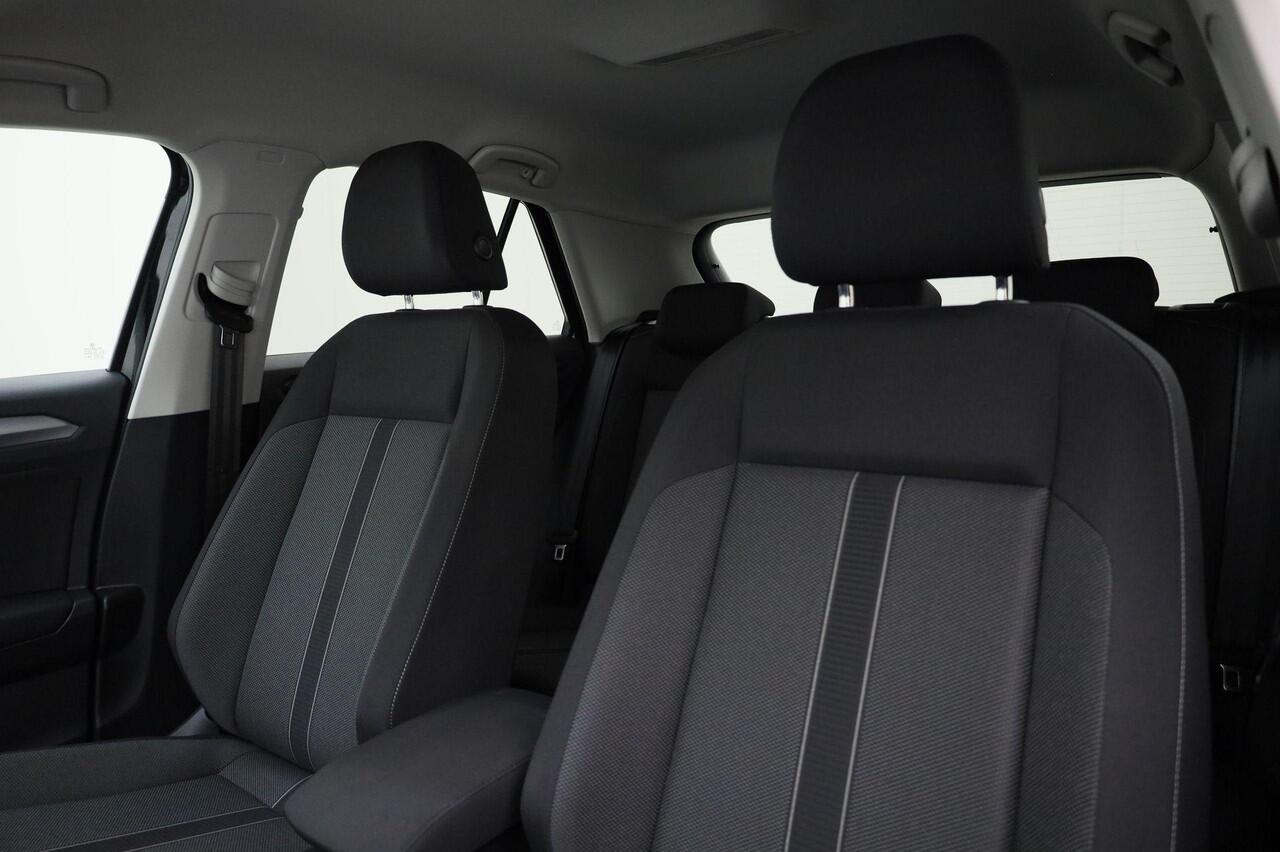 Volkswagen T-Roc 1.0TSI/116PK Life · Apple/Android Car Play · Stoelverwarming · Parkeersensoren · LED · Garantie tot januari 2027