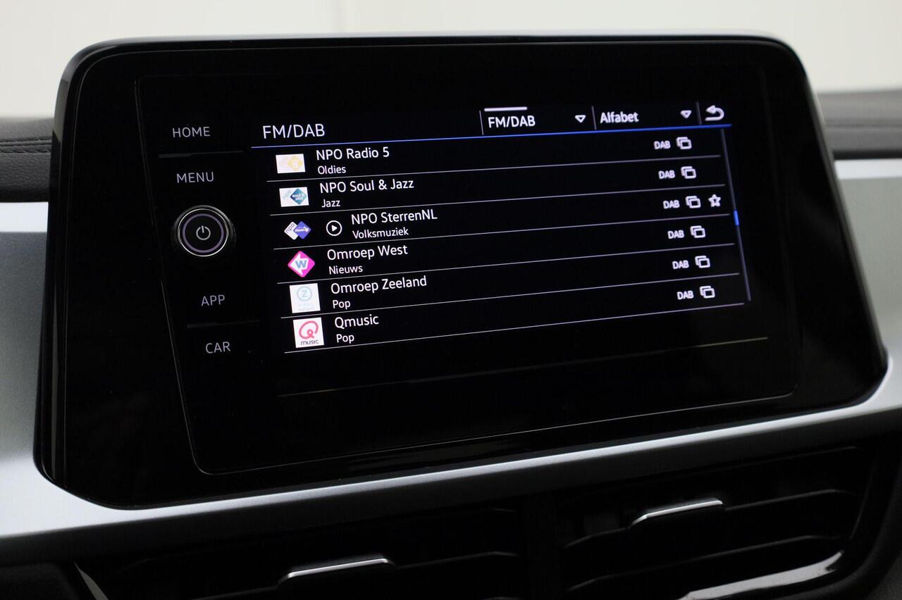 Volkswagen T-Roc 1.0TSI/116PK Life · Apple/Android Car Play · Stoelverwarming · Parkeersensoren · LED · Garantie tot januari 2027