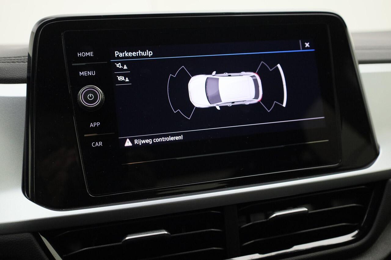 Volkswagen T-Roc 1.0TSI/116PK Life · Apple/Android Car Play · Stoelverwarming · Parkeersensoren · LED · Garantie tot januari 2027