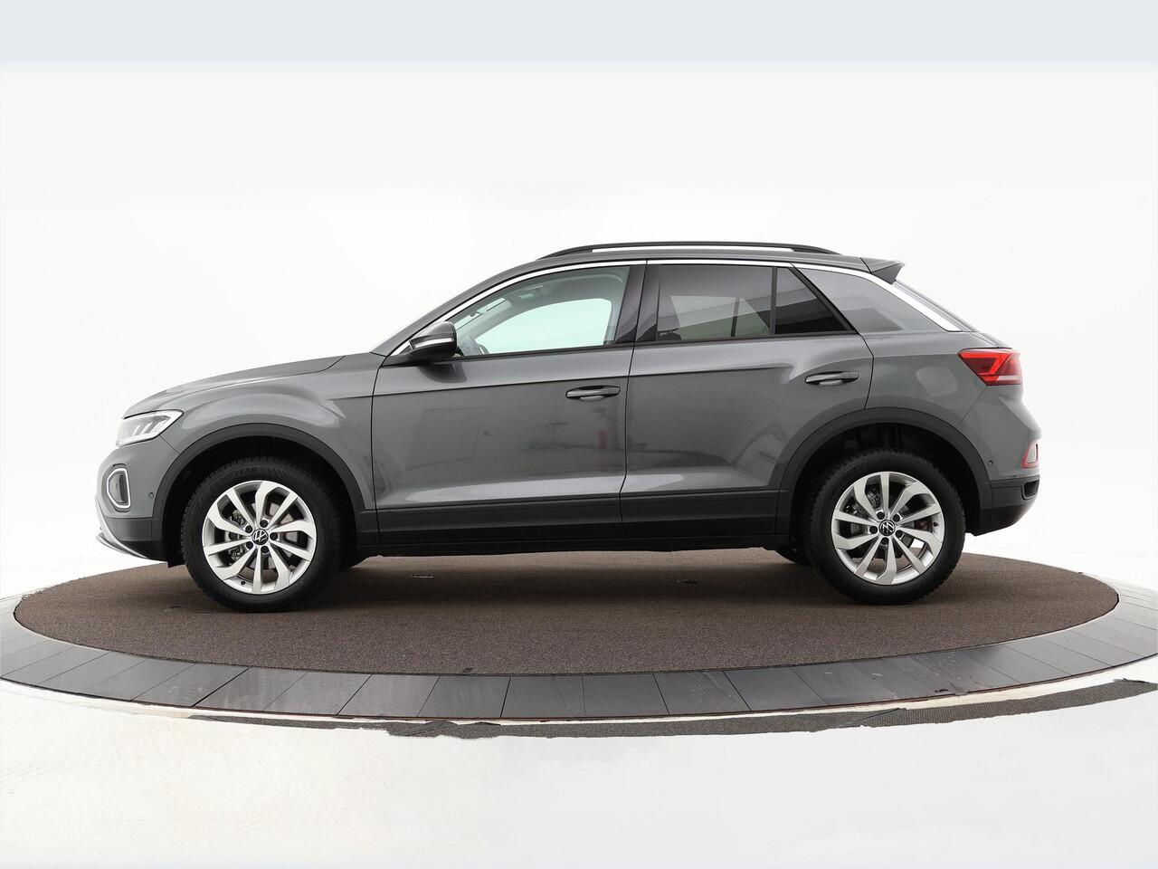 Volkswagen T-Roc 1.5 TSI 150pk DSG Life Edition · Camera · Keyless · Apple/Android Car Play · Navigatie · P-Sensoren · Parkeer Assistent · 17'' Inch · Garantie t/m 30-01-2027
