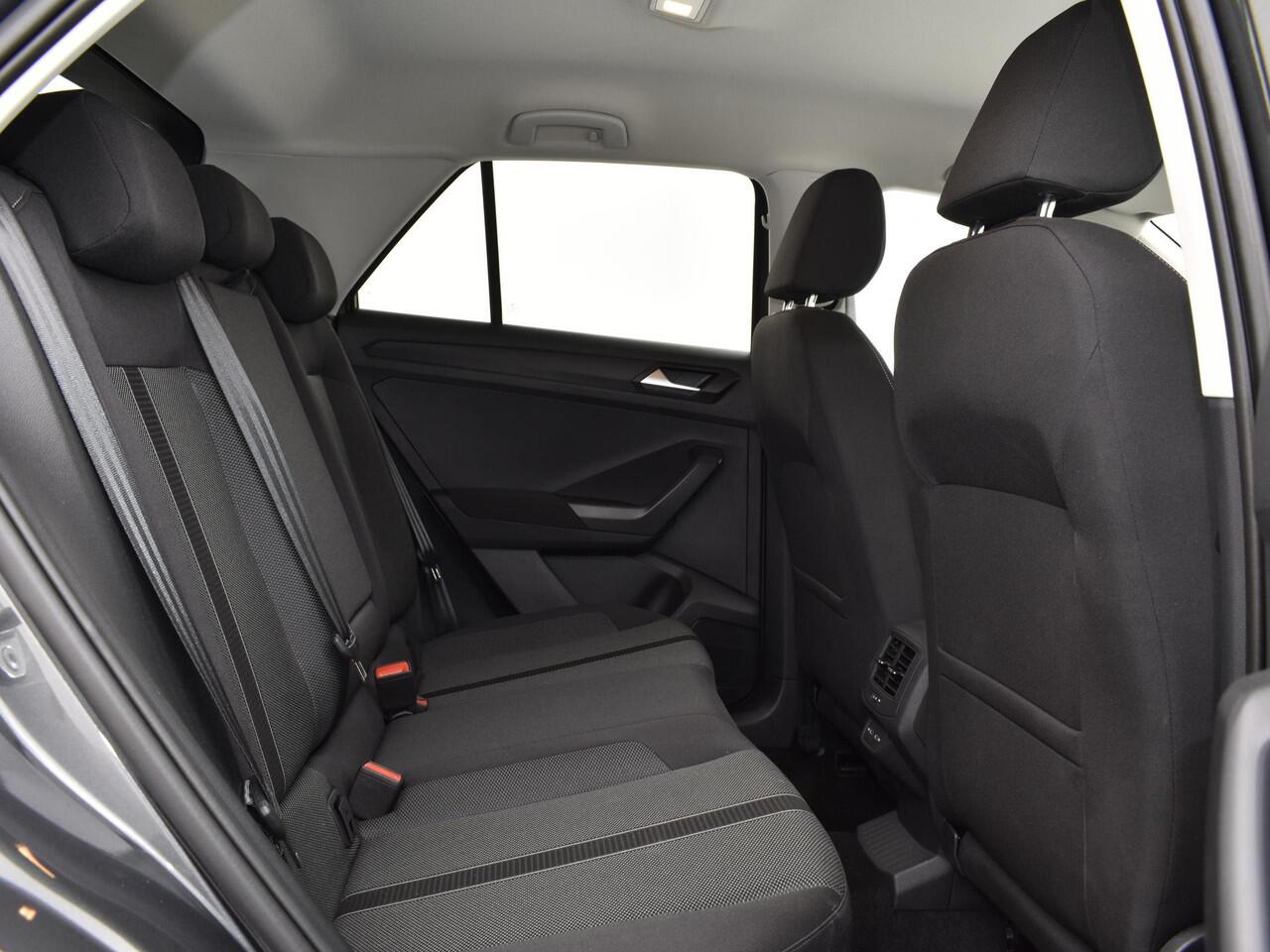 Volkswagen T-Roc 1.5 TSI 150pk DSG Life Edition · Camera · Keyless · Apple/Android Car Play · Navigatie · P-Sensoren · Parkeer Assistent · 17'' Inch · Garantie t/m 30-01-2027