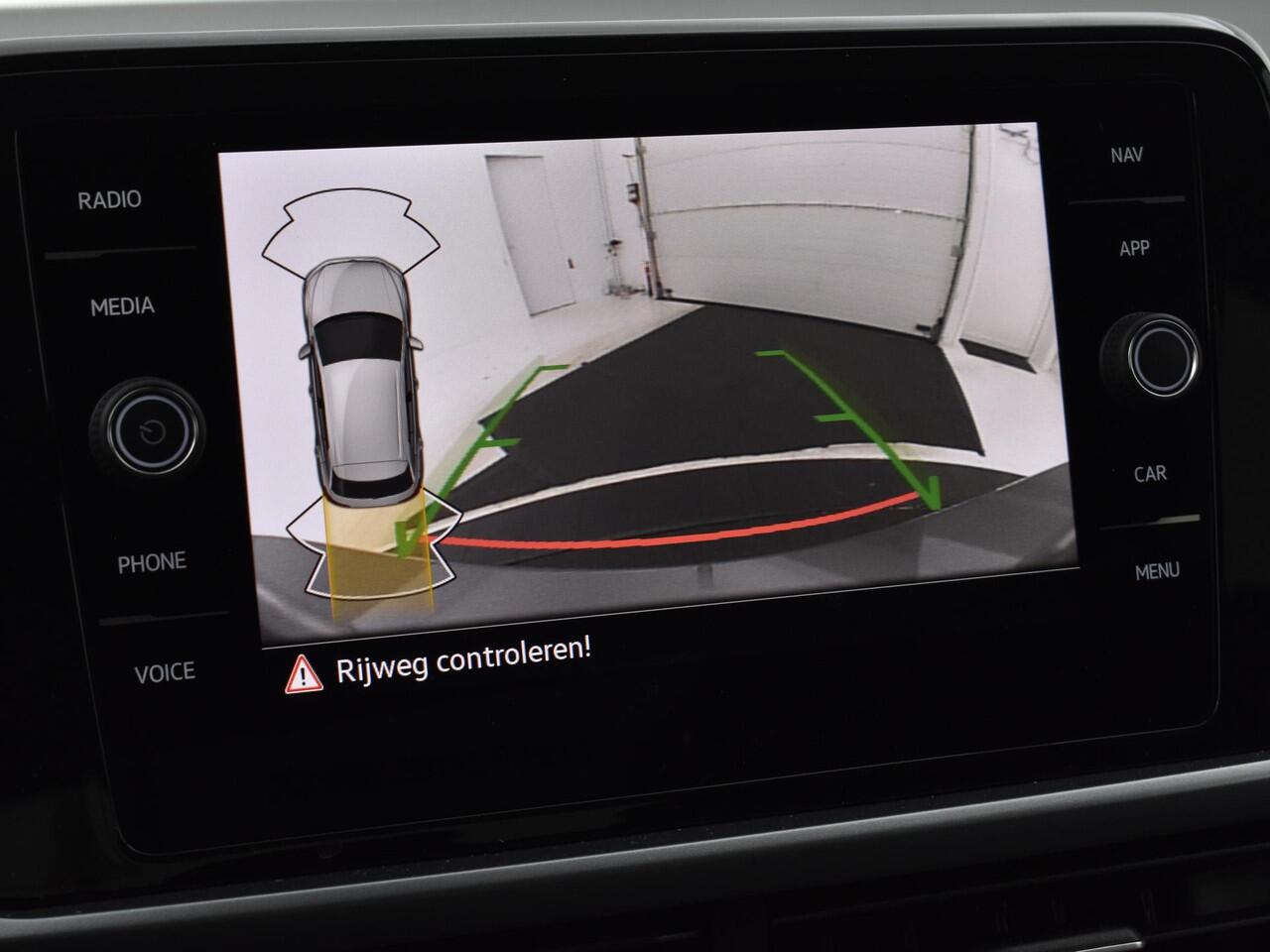 Volkswagen T-Roc 1.5 TSI 150pk DSG Life Edition · Camera · Keyless · Apple/Android Car Play · Navigatie · P-Sensoren · Parkeer Assistent · 17'' Inch · Garantie t/m 30-01-2027