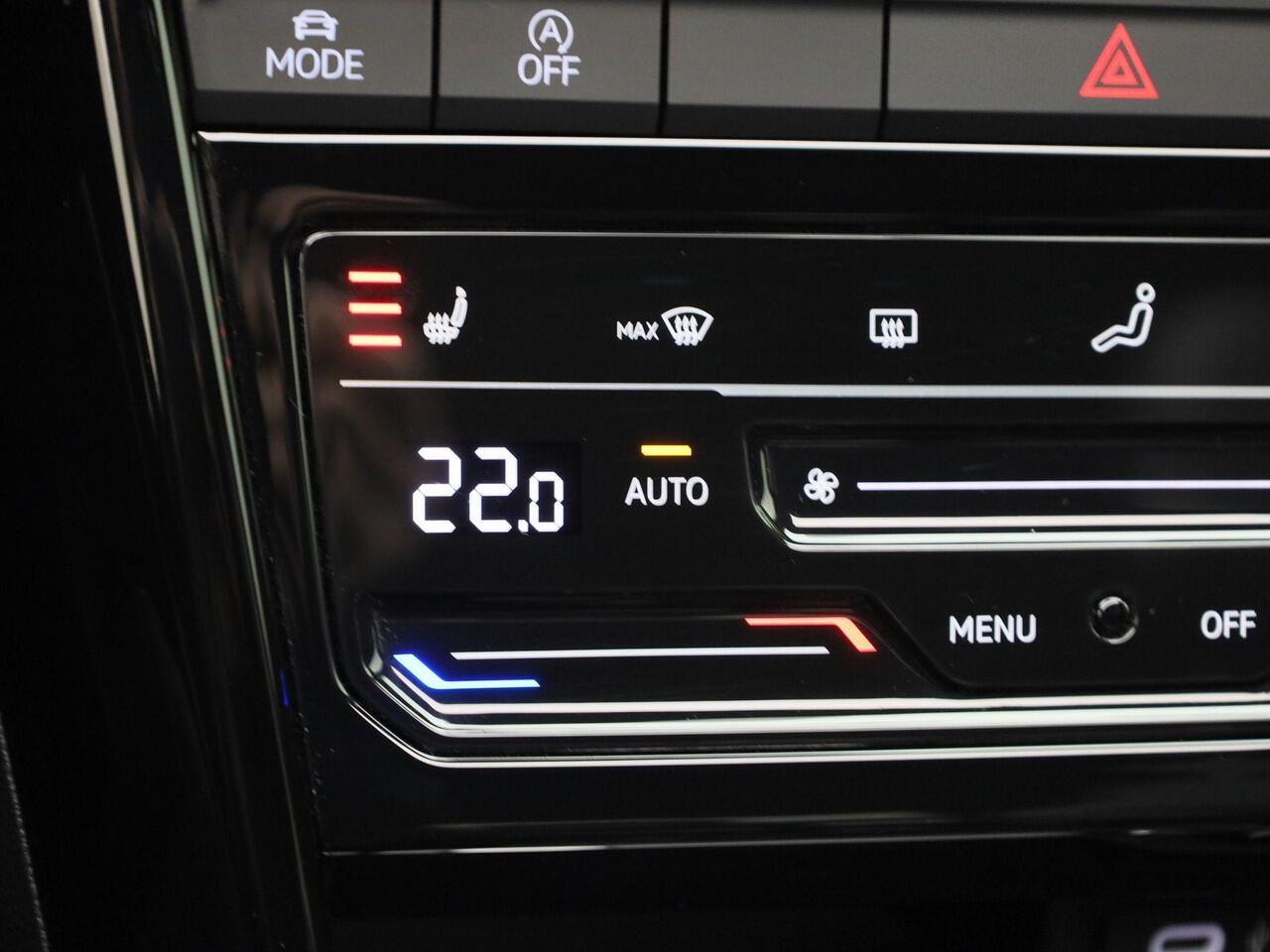 Volkswagen T-Roc 1.5eTsi/150PK R-Line Black Style DSG · Panoramadak · Apple/Android · Camera + Parkeersensoren · Garantie tot december 2026