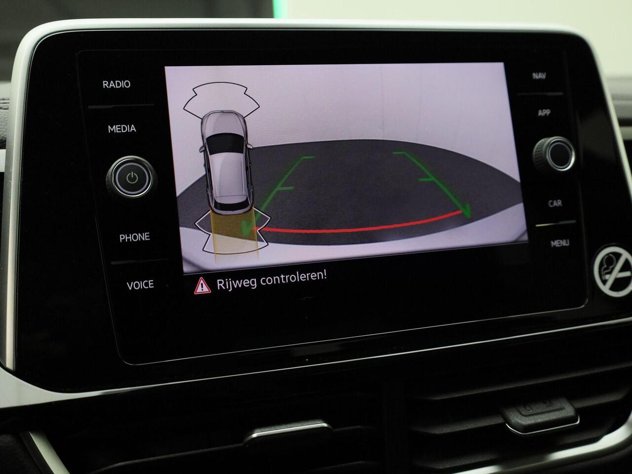 Volkswagen T-Roc 1.5TSI/150PK R-Line DSG · Camera · Navigatie · Apple/Android Car Play · Trekhaak · Garantie tot februari 2027