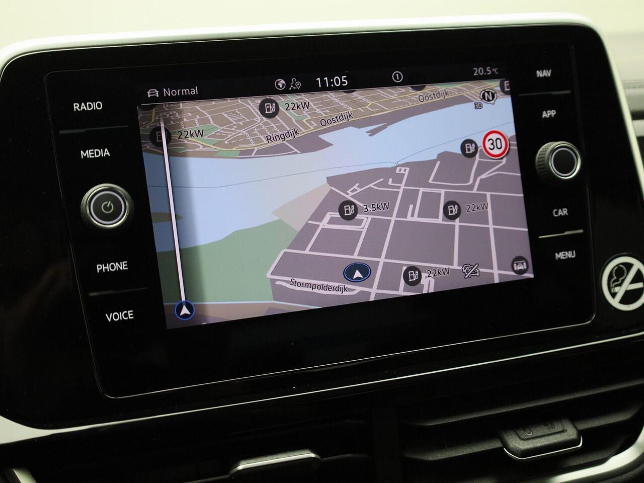 Volkswagen T-Roc 1.5TSI/150PK R-Line DSG · Camera · Navigatie · Apple/Android Car Play · Trekhaak · Garantie tot februari 2027