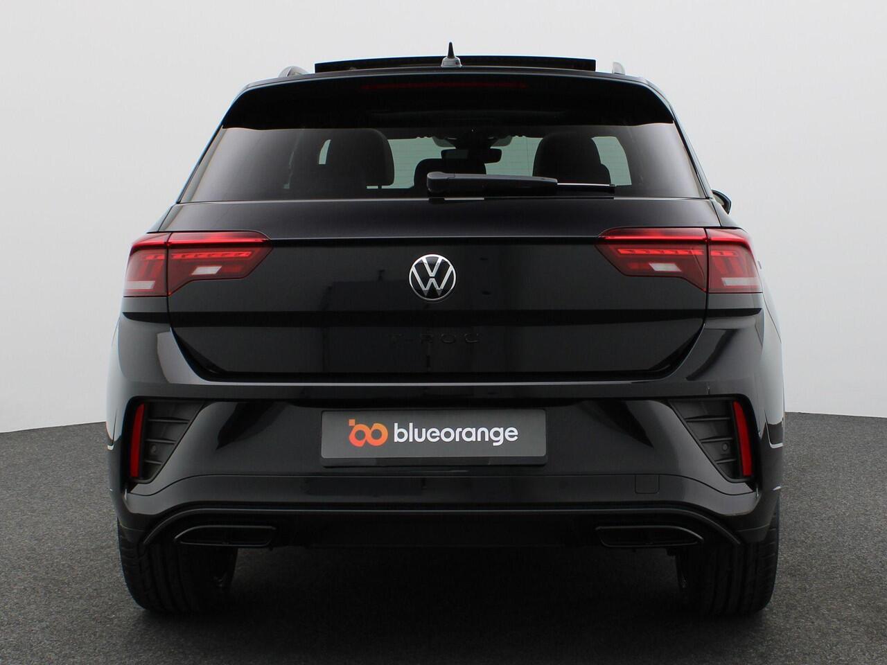 Volkswagen T-Roc 1.5 TSI R-Line Business 150PK DSG Trekhaak, Pano-Schuifdak, 19" LM Velgen, Black Style, LED-Matrix, Keyless Entry & Start, Achteruitrijcamera, Travel Assist,