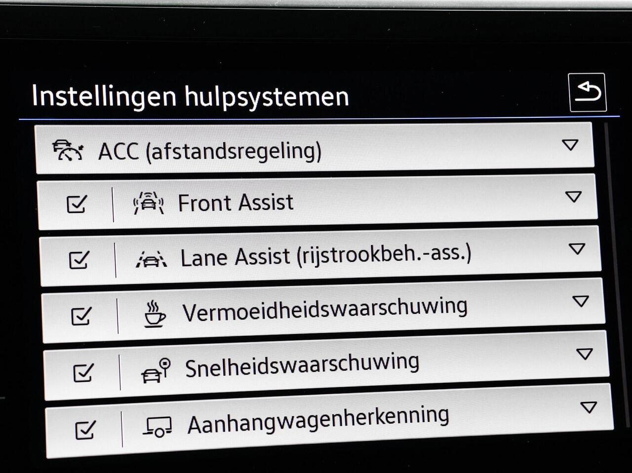 Volkswagen T-Roc 1.5 TSI 150pk DSG Style · Apple/Android Car Play · Afneembare Trekhaak · Massagefunctie Bestuurder · Stoelverwarming · Sportstoelen · Garantie t/m 07-01-2027