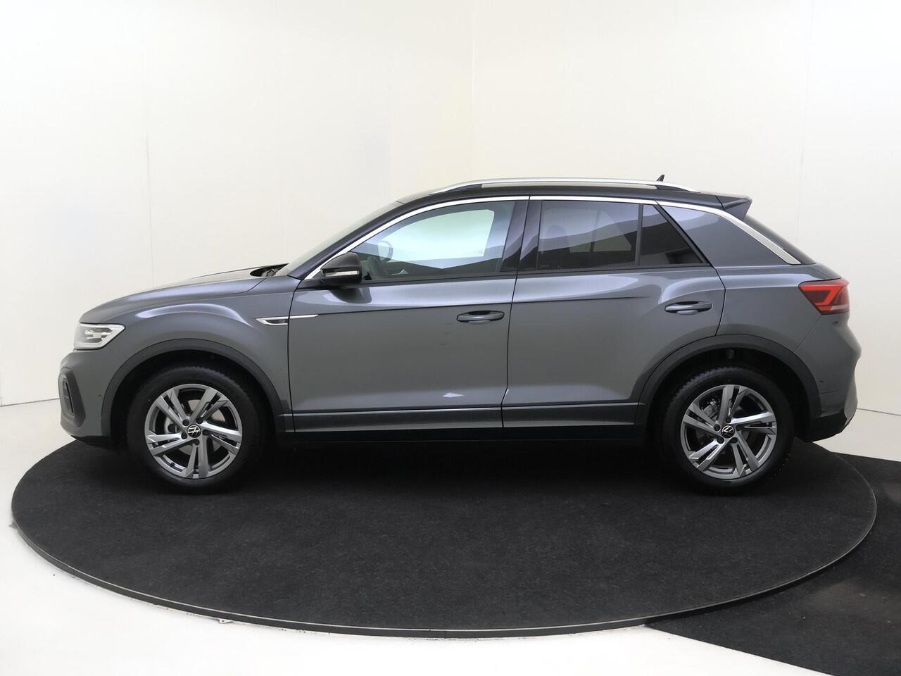Volkswagen T-Roc 1.5 TSI R-Line | Trekhaak | Achteruitrijcamera | Parkeerassistent | Adaptieve cruise control | CarPlay | Stoelverwarming | Navigatie |
