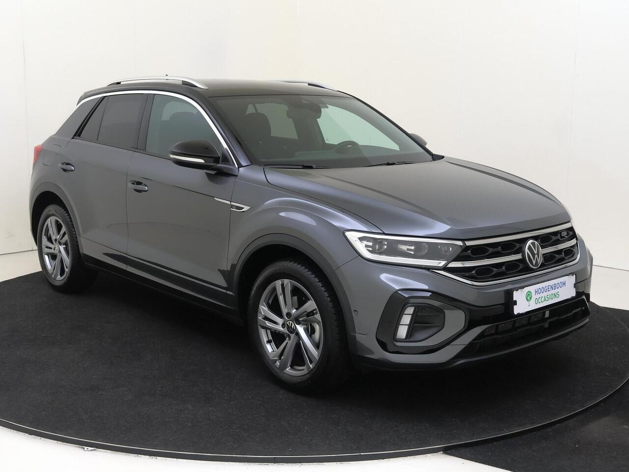 Volkswagen T-Roc 1.5 TSI R-Line | Trekhaak | Achteruitrijcamera | Parkeerassistent | Adaptieve cruise control | CarPlay | Stoelverwarming | Navigatie |
