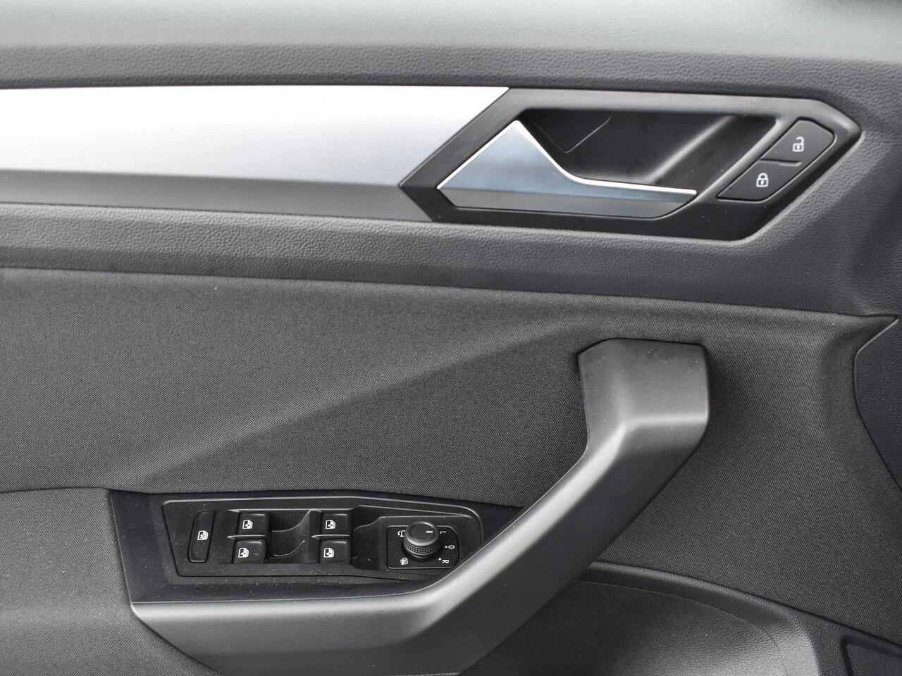 Volkswagen T-Roc 1.5 TSI 150pk DSG Life Edition · Apple/Android Car Play · Camera · Keyless · Navigatie · P-Sensoren · Park Assist · 17'' Inch · Garantie t/m Februari 2027