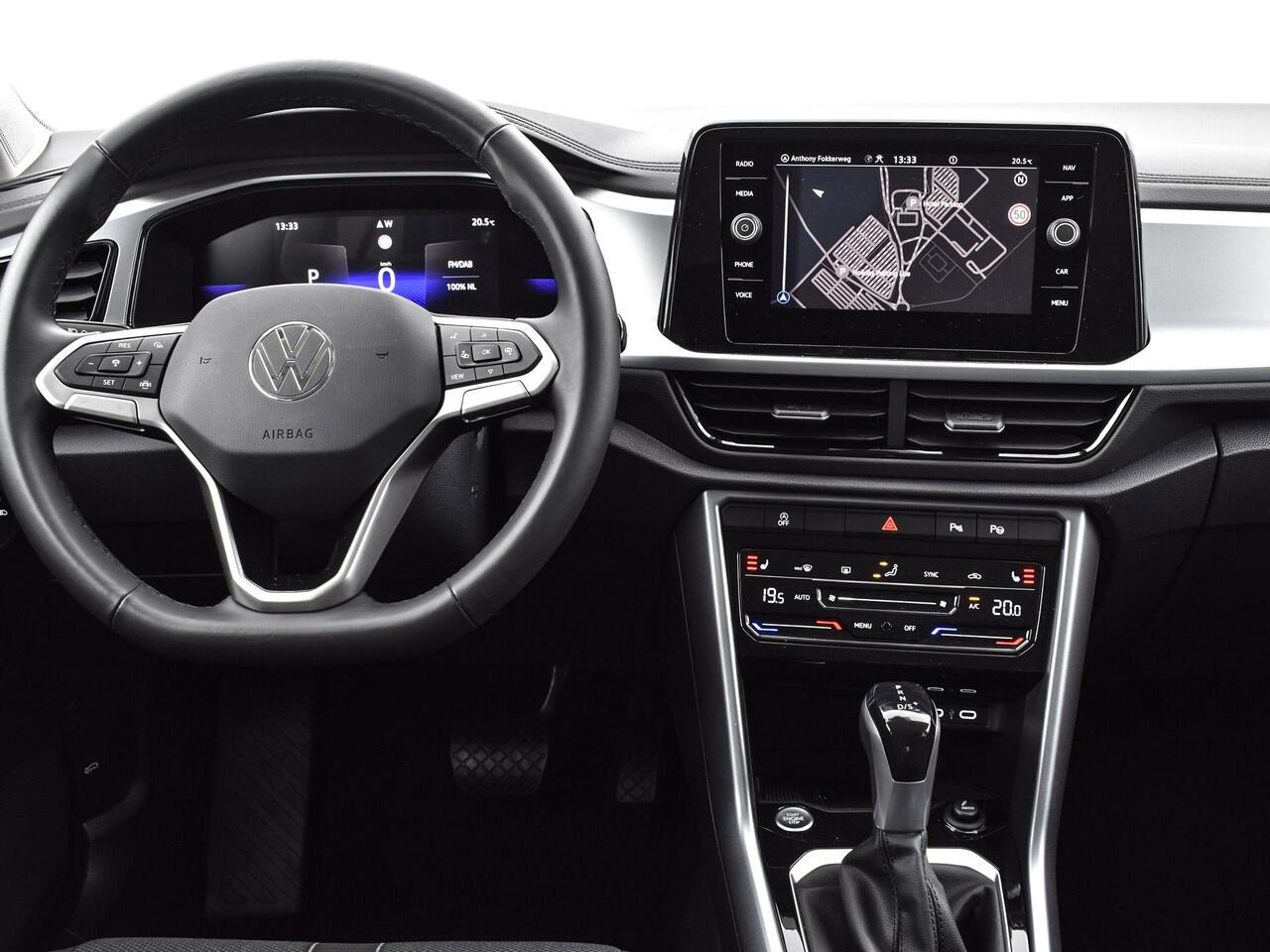 Volkswagen T-Roc 1.5 TSI 150pk DSG Life Edition · Apple/Android Car Play · Camera · Keyless · Navigatie · P-Sensoren · Park Assist · 17'' Inch · Garantie t/m Februari 2027