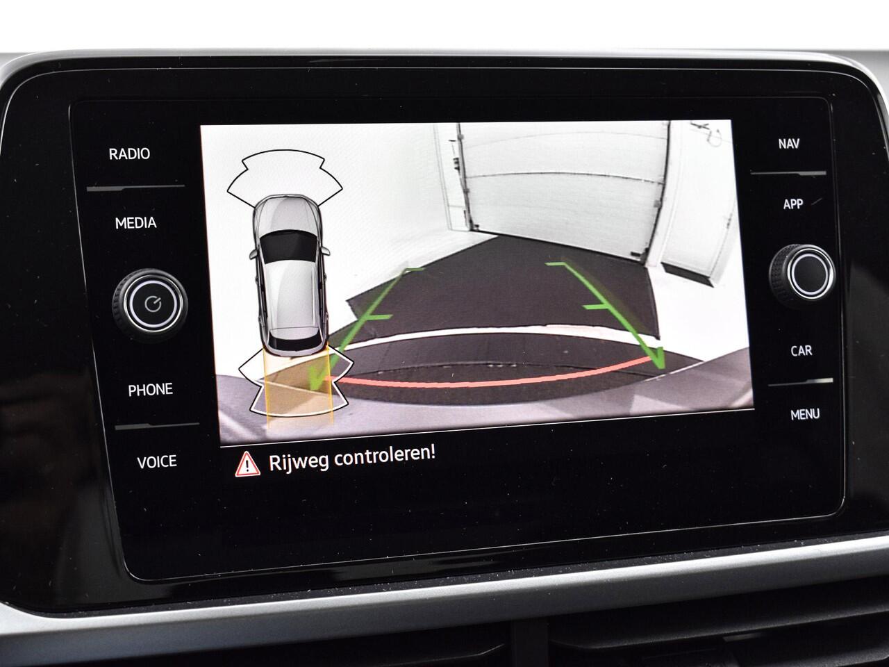 Volkswagen T-Roc 1.5 TSI 150pk DSG Life Edition · Apple/Android Car Play · Camera · Keyless · Navigatie · P-Sensoren · Park Assist · 17'' Inch · Garantie t/m Februari 2027