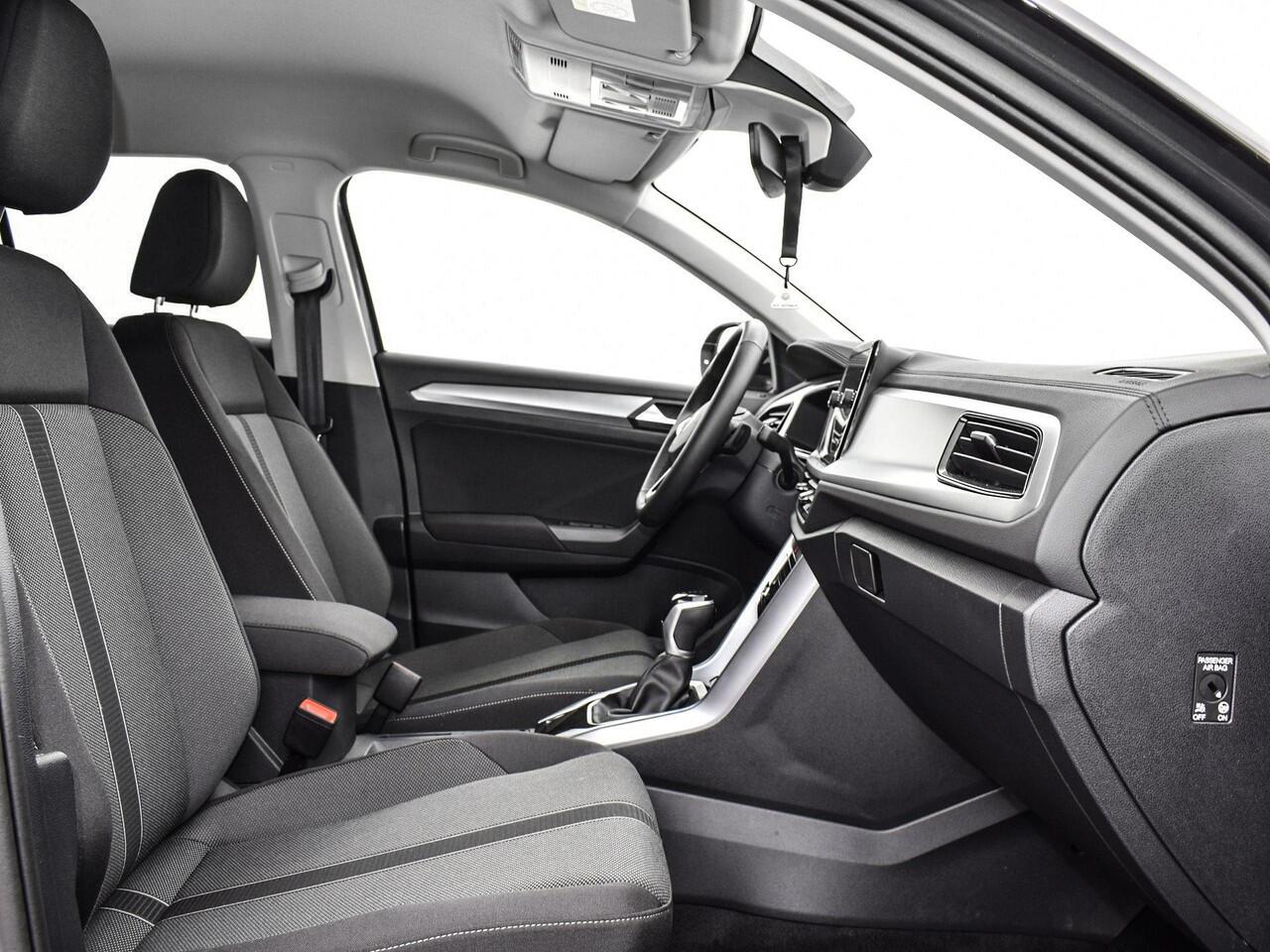 Volkswagen T-Roc 1.5 TSI 150pk DSG Life Edition · Apple/Android Car Play · Camera · Keyless · Navigatie · P-Sensoren · Park Assist · 17'' Inch · Garantie t/m Februari 2027