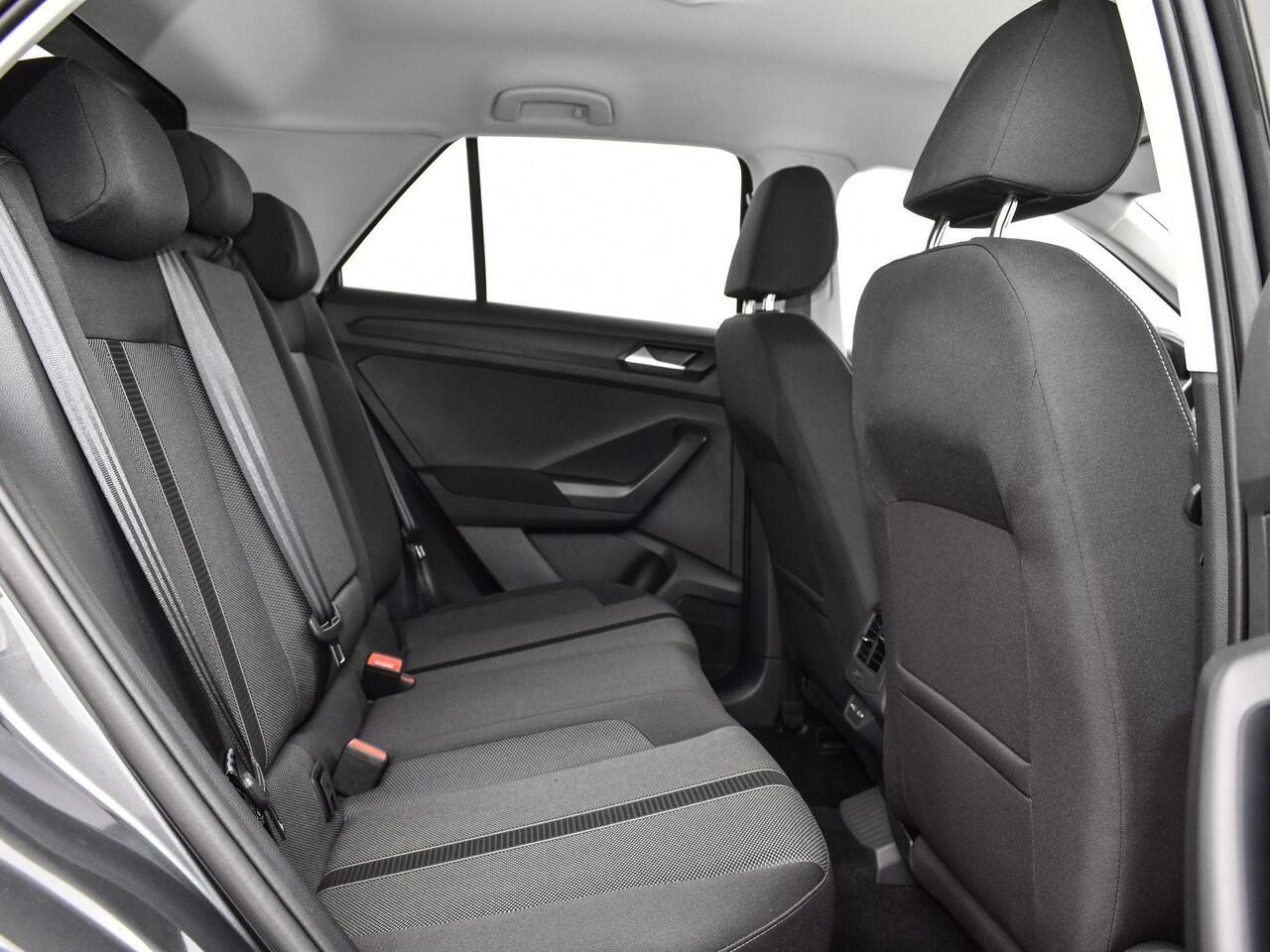 Volkswagen T-Roc 1.5 TSI 150pk DSG Life Edition · Apple/Android Car Play · Camera · Keyless · Navigatie · P-Sensoren · Park Assist · 17'' Inch · Garantie t/m Februari 2027