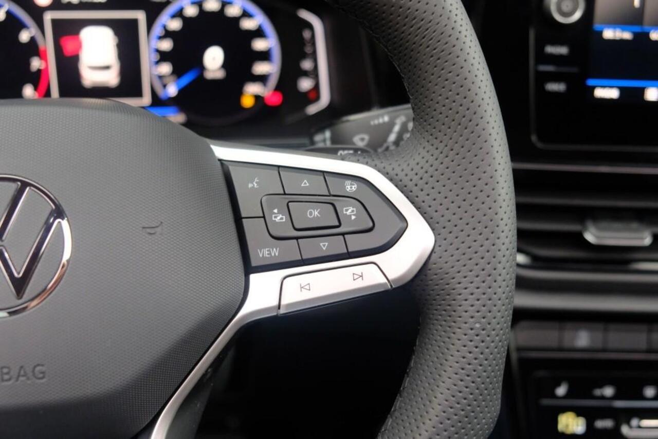 Volkswagen T-Roc 1.5 TSI 150pk DSG R-Line Edition Black Edition | Black Style | App Connect | Panoramadak | Camera | Keyless | Elektrische Achterklep | Matrix LED | Winter Pakket