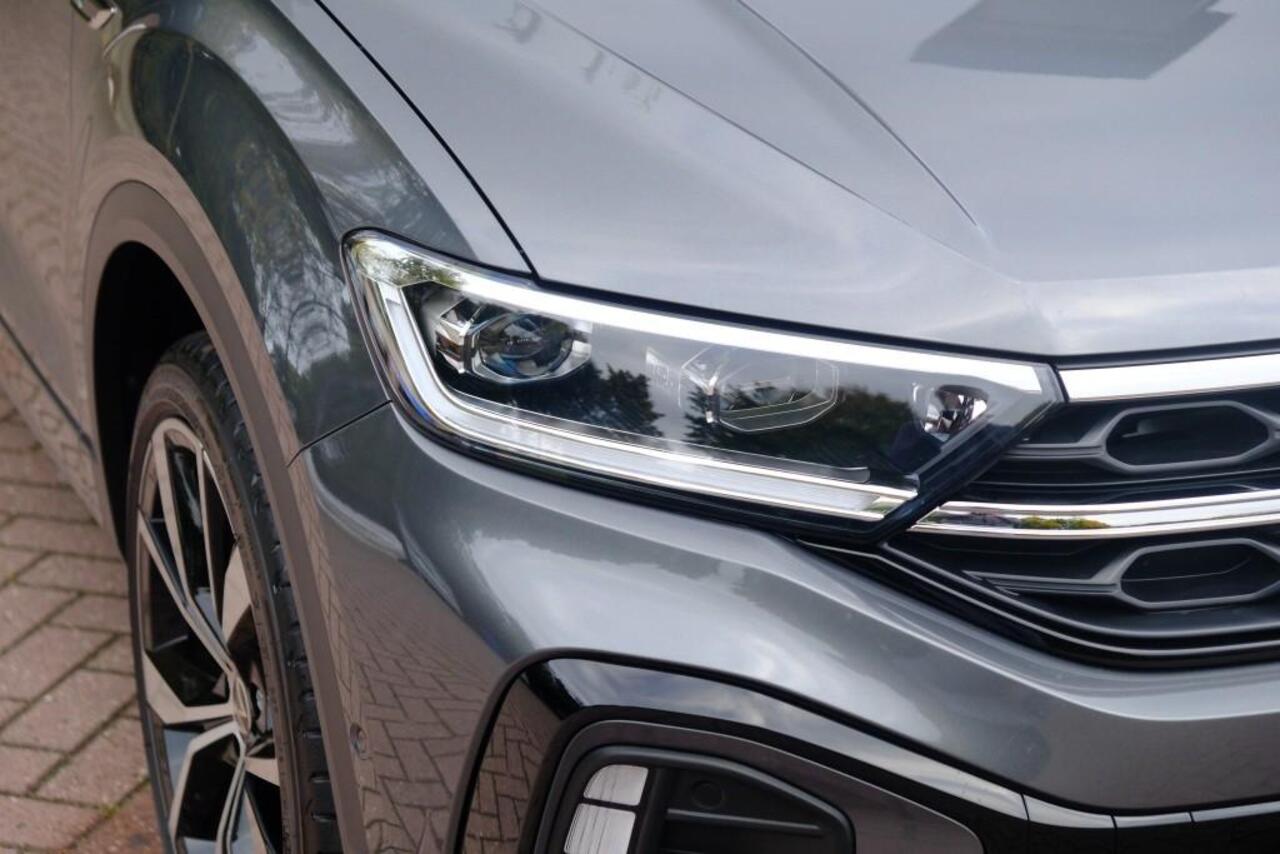 Volkswagen T-Roc 1.5 TSI 150pk DSG R-Line Edition Black Edition | Black Style | App Connect | Panoramadak | Camera | Keyless | Elektrische Achterklep | Matrix LED | Winter Pakket