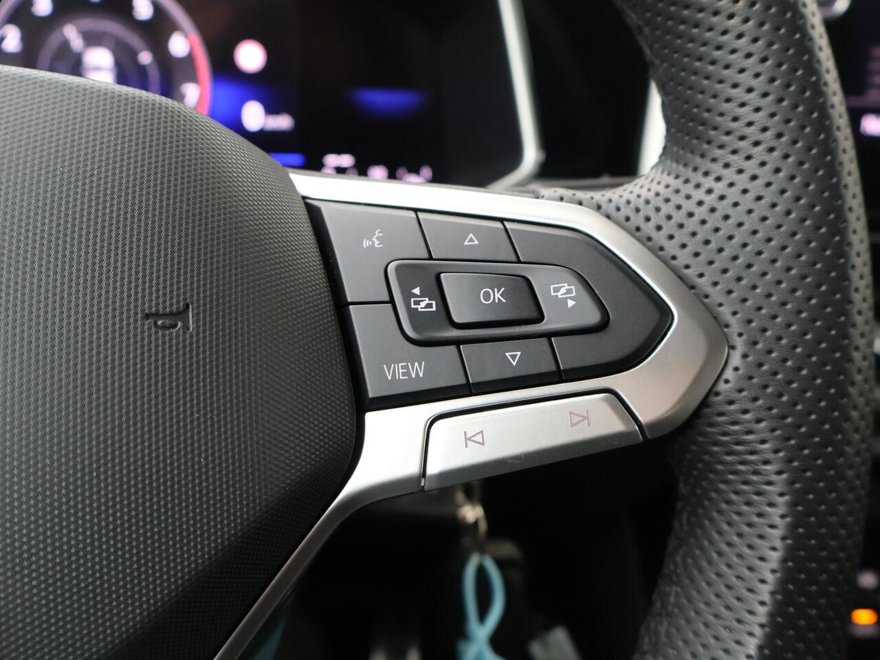 Volkswagen T-Roc 1.5 TSI R-Line | 150 PK | Stoelverwarming| Trekhaak | Achteruitrijcamera | R-Line |