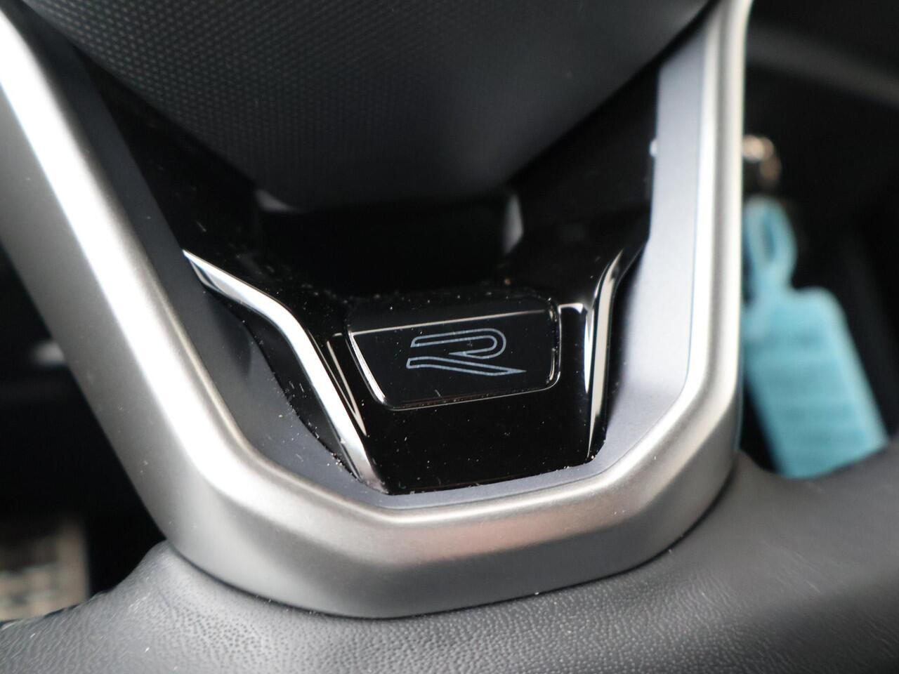 Volkswagen T-Roc 1.5 TSI R-Line | 150 PK | Stoelverwarming| Trekhaak | Achteruitrijcamera | R-Line |