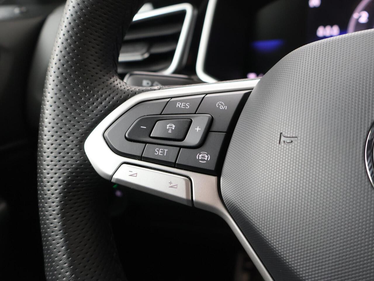 Volkswagen T-Roc 1.5 TSI R-Line | 150 PK | Stoelverwarming| Trekhaak | Achteruitrijcamera | R-Line |