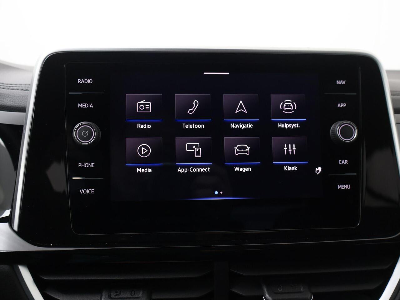 Volkswagen T-Roc 1.5 TSI R-Line | 150 PK | Stoelverwarming| Trekhaak afneembaar | achteruitrijcamera| R-Line | Stoelverwarming |