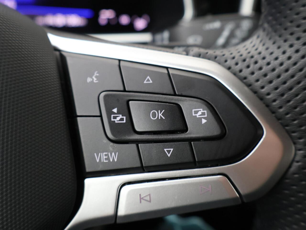 Volkswagen T-Roc 1.5 TSI R-Line | 150 PK | Stoelverwarming| Trekhaak afneembaar | achteruitrijcamera| R-Line | Stoelverwarming |