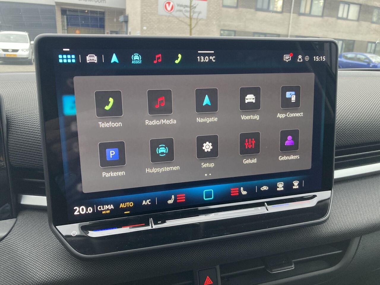 Volkswagen T-Roc 1.5 eTsi Life First Edition 7 versn. DSG · Comfort pakket · Achteruitrijcamera · Draadloze telefoonlader