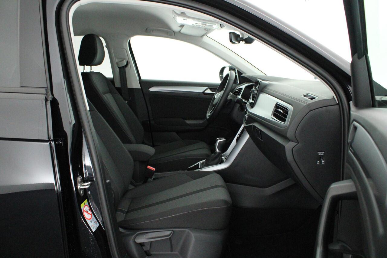 Volkswagen T-Roc 1.5 TSI 150pk DSG Life Edition Trekhaak Stoelverwarming Camera Keyless Led Navigatie