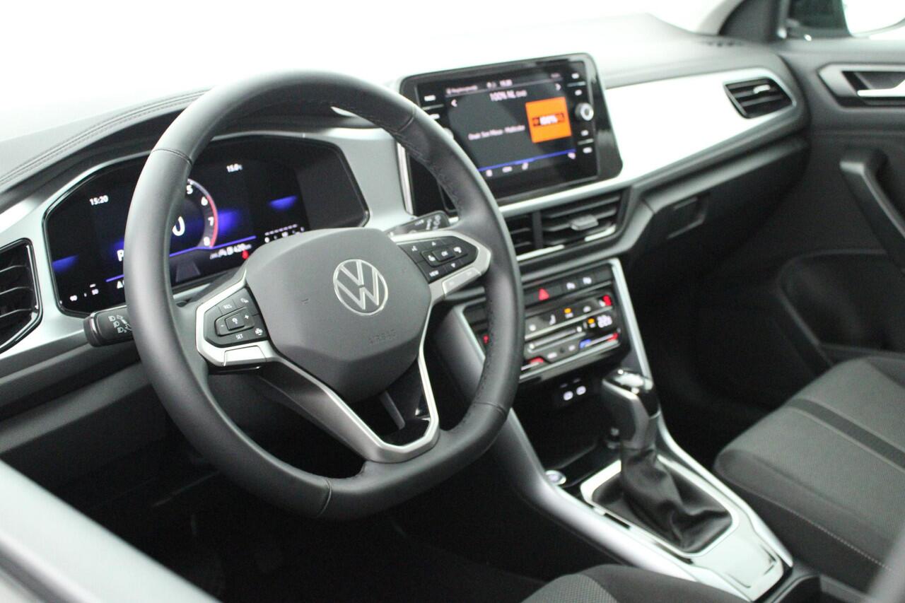 Volkswagen T-Roc 1.5 TSI 150pk DSG Life Edition Trekhaak Stoelverwarming Camera Keyless Led Navigatie